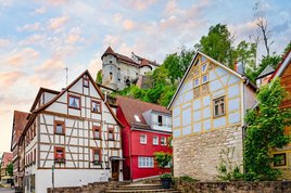 EIN SCHÖNES FLECKCHEN: Der Kleine Schlossplatz in der Hinteren Gasse zählt mit seinen renovierten Fachwerkhäusern zu den schönsten Ansichten, die die Stadt zu bieten hat.
