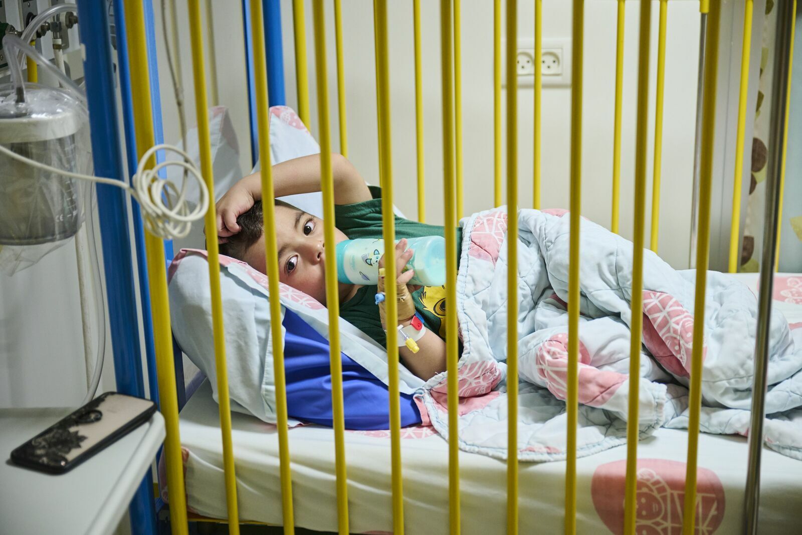 Dank der mobilen Sauerstoffversorgung kann ihr Sohn Aser auch zu Hause tief durchatmen.