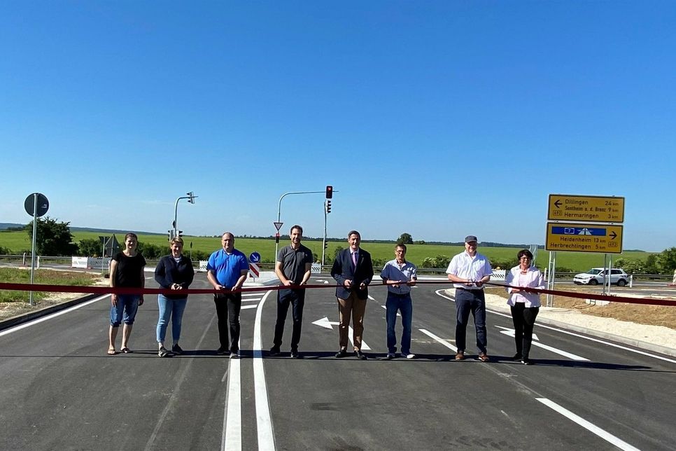 V. l.: Jasmin Bereth (Regierungspräsidium Stuttgart), Anja Schauz (Xaver Lutzenberger GmbH &amp;amp; Co. KG, Pfaffenhausen), Heiko Engelhard (Regierungspräsidium Stuttgart), Tobias Lutzenberger (Firma Lutzenberger), OB Dieter Henle (Stadt Giengen), Helmut Schönberger (Stadt Giengen), Wolfgang Groll und Christine Probst (G+H IngenieurTeam)