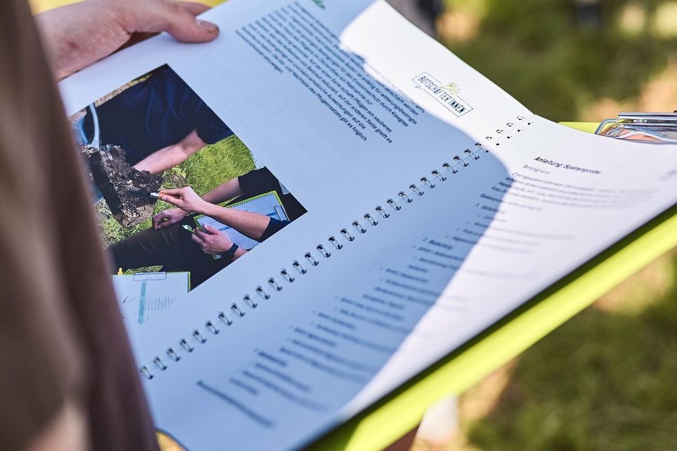 THEORIE GEHÖRT AUCH DAZU: Dieser Tage beginnt die Hauptphase des Projekts Bio-Botschafter im Kreis Heidenheim. Auch weitere Teilnehmer sollen gewonnen werden.