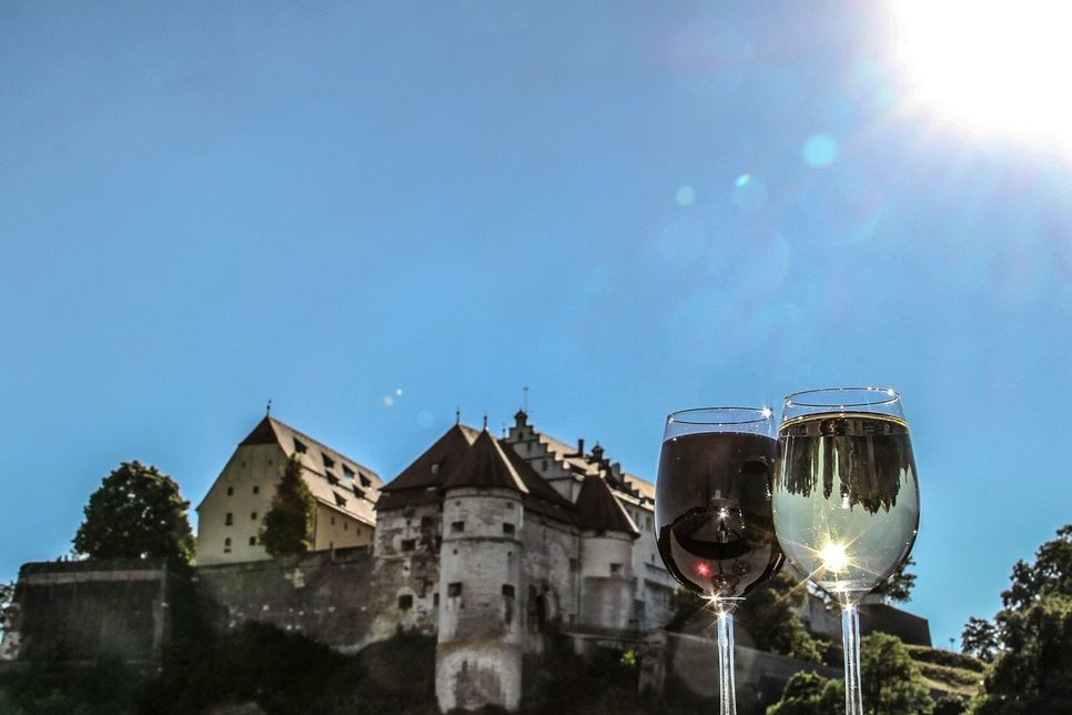 GUTE TROPFEN MT SCHLOSSBLICK: Heidenheim lädt wieder ein zum Küferfest, das wegen der Baustelle am Rathaus heuer erneut auf dem Eugen-Jaekle-Platz gefeiert wird.