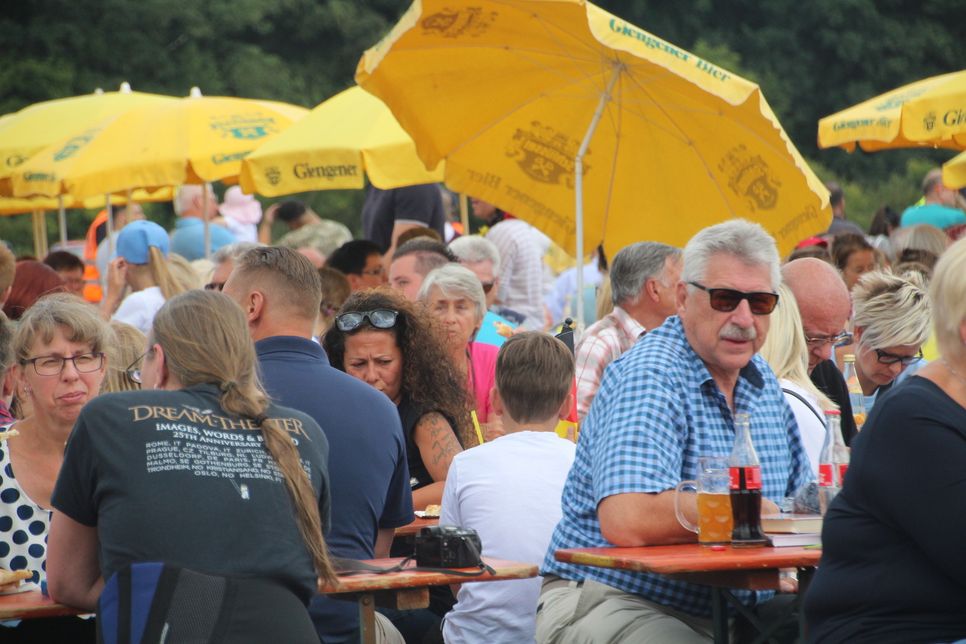 Ausgelassene Stimmung, tolle Flugzeuge und mehr sind auch in diesem Jahr beim Erlebnistag auf der Irpfel garantiert.