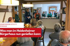 Ehrenamtliche Helferinnen bereiten die Marktsuppe zu. Am ersten Aktions-Tag gingen 70 Suppen über die Theke.