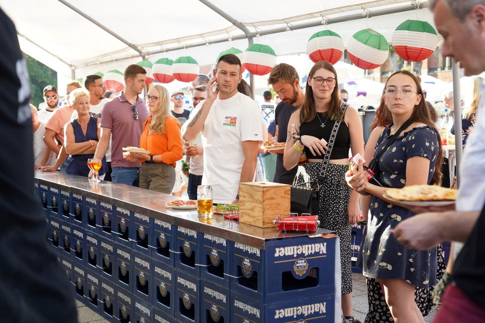 Ausgelassene Stimmung beim Nattheimer Breamahock 2023. Tolles Wetter, leckere Speisen, abwechslungsreiche Unterhaltung und gute Stimmung waren geboten.