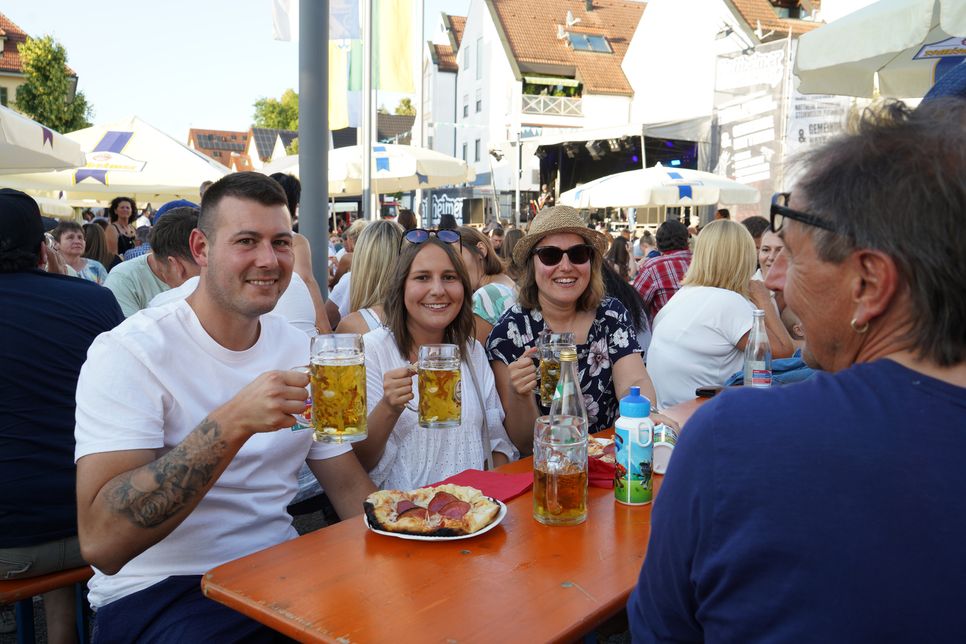 Ausgelassene Stimmung beim Nattheimer Breamahock 2023. Tolles Wetter, leckere Speisen, abwechslungsreiche Unterhaltung und gute Stimmung waren geboten.