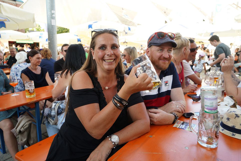 Ausgelassene Stimmung beim Nattheimer Breamahock 2023. Tolles Wetter, leckere Speisen, abwechslungsreiche Unterhaltung und gute Stimmung waren geboten.