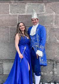 Prinzessin Alina I. und Prinz Mirco I. stammen beide aus den eigenen Reihen des Freizeitclubs Stödtlen e. V. Alina war einst eine talentierte Gardetänzerin, während Mirco aktiv im Elferrat mitwirkt.